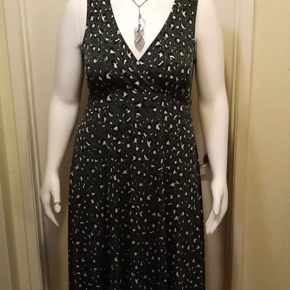 Dress - Picture 4 of 7